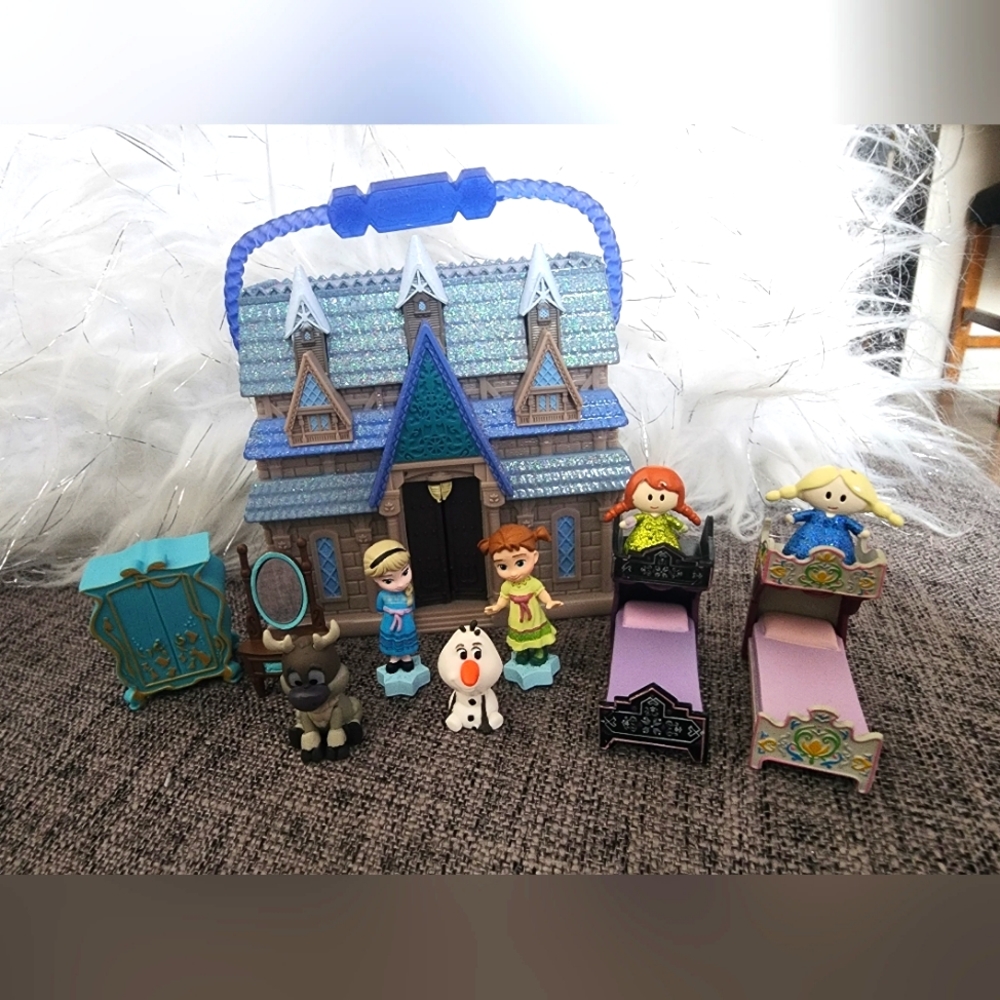 Disney Animators Collection Littles Arundele Castle Playset